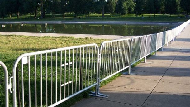 7.5 ft Metal Barricade | Feet Options | Color Options