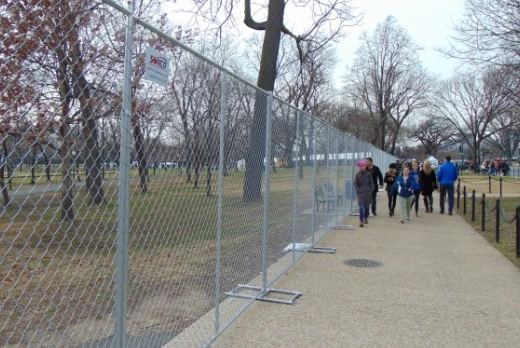 temporary-chain-link-fence-pedestrian-crowd-control
